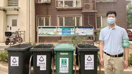 垃圾分類我先行 城市管理委黨員干部積極參與主題雙報(bào)到活動(dòng)，引領(lǐng)城市生活垃圾管理新篇章